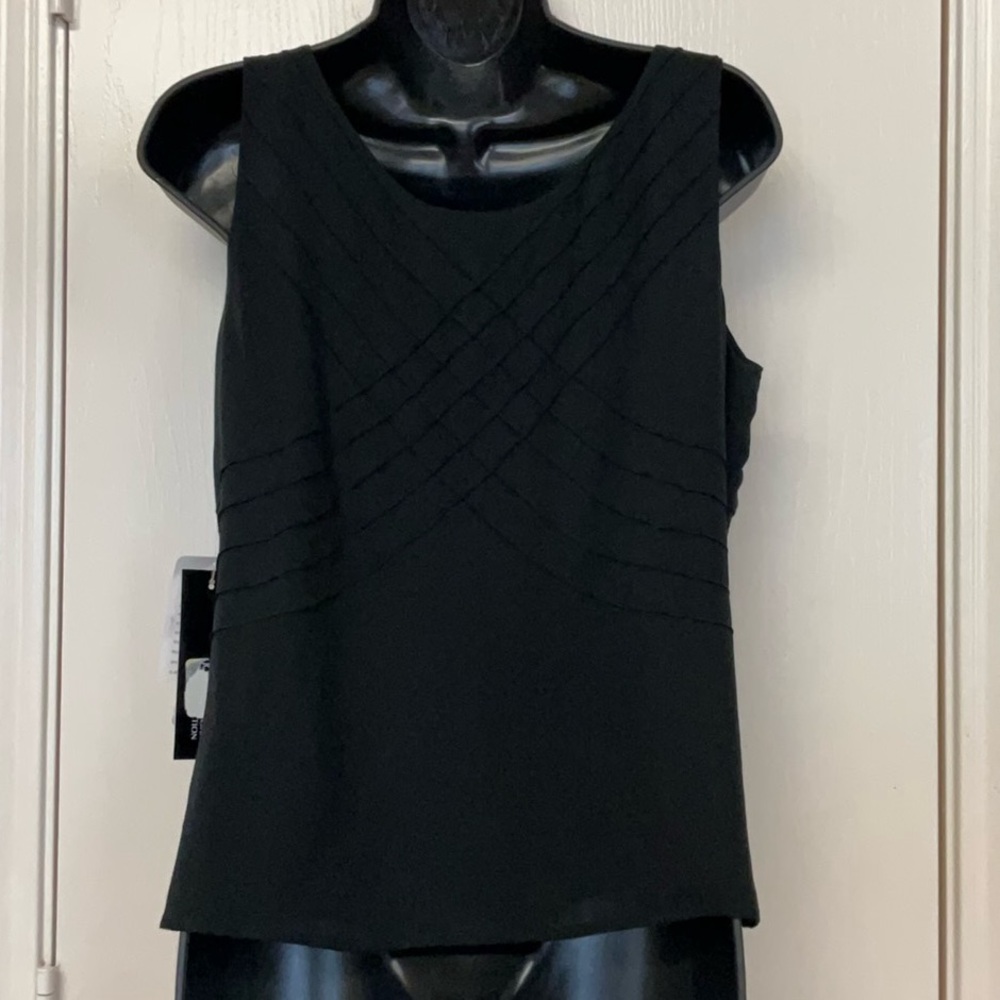 Chic Black Sleeveless Blouse